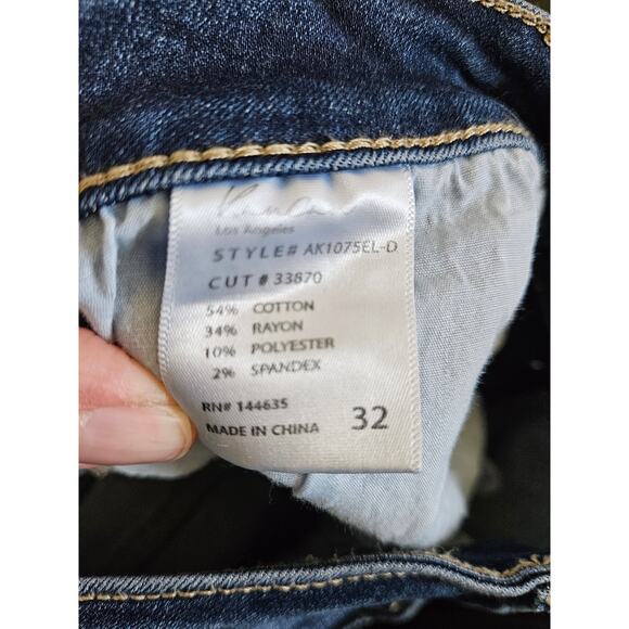 Kan Can
Brenda Mid Ride Exposed Button Fly Capri Jean - Picture 5 of 6